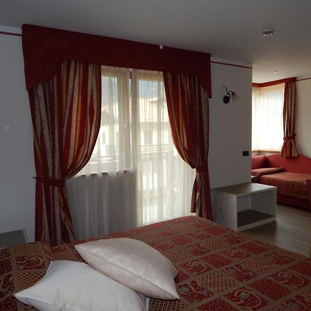 Hotel Canada Pinzolo Bagian luar foto