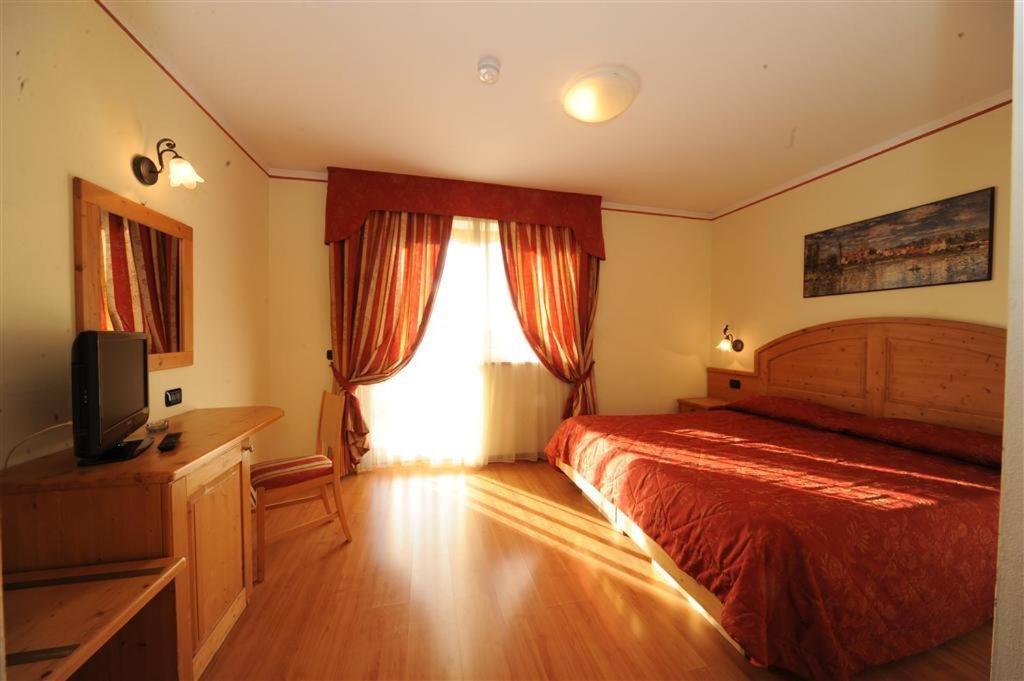 Hotel Canada Pinzolo Ruang foto