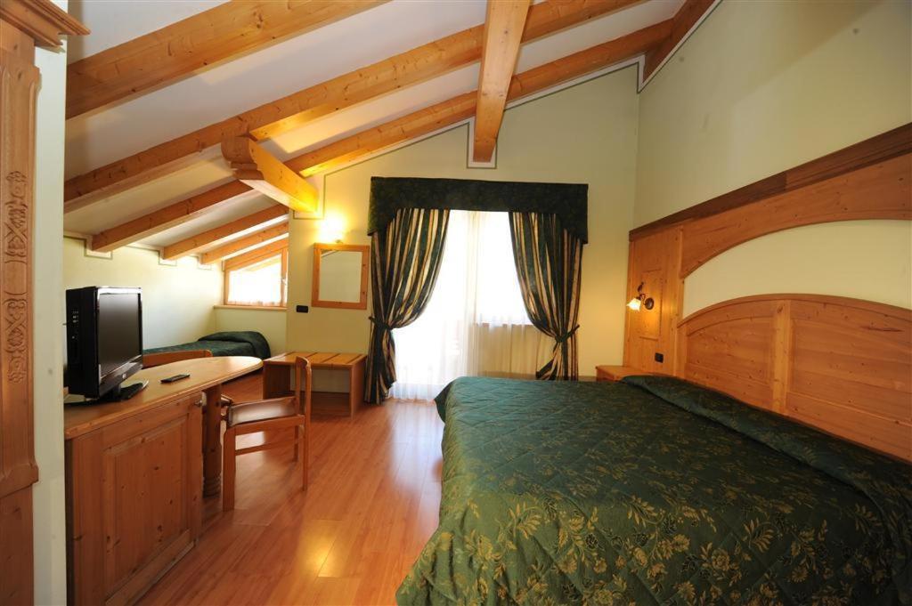 Hotel Canada Pinzolo Ruang foto