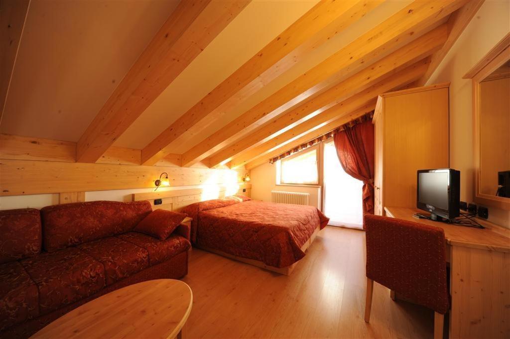 Hotel Canada Pinzolo Ruang foto