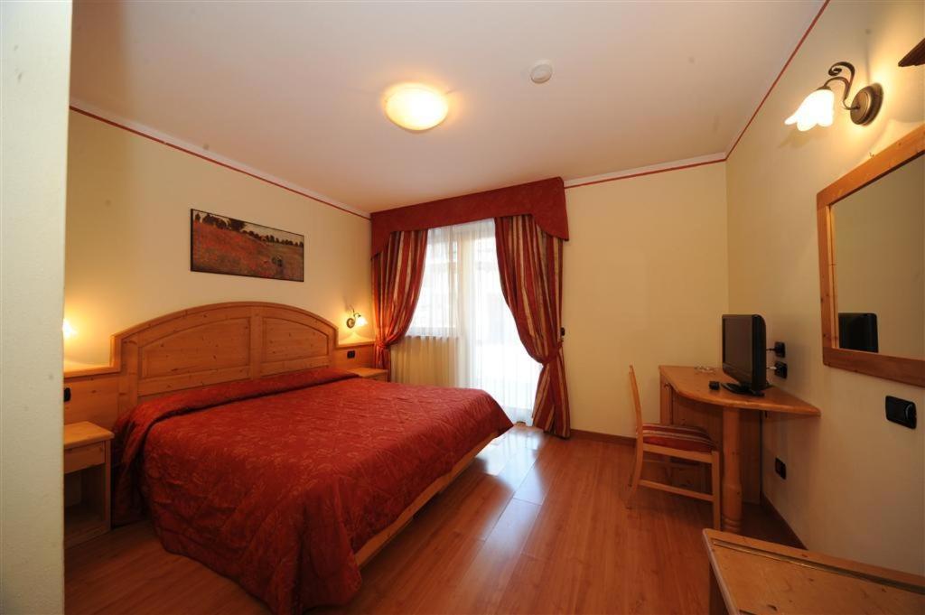 Hotel Canada Pinzolo Ruang foto
