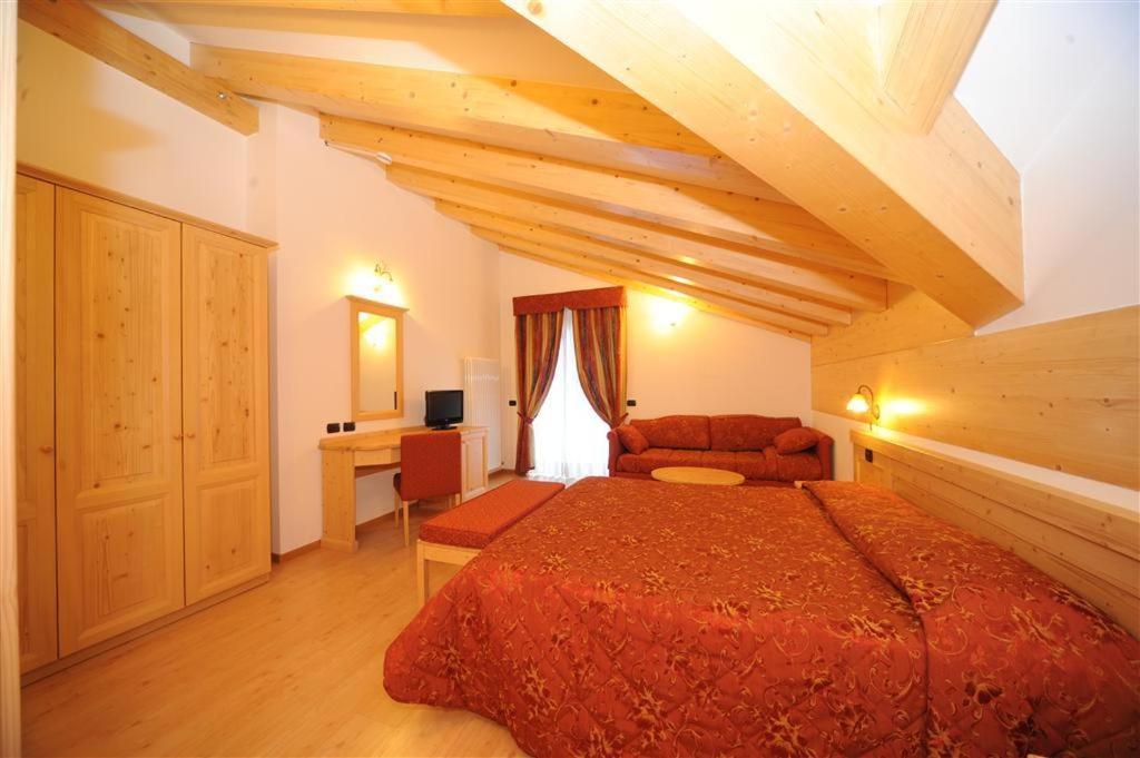 Hotel Canada Pinzolo Ruang foto