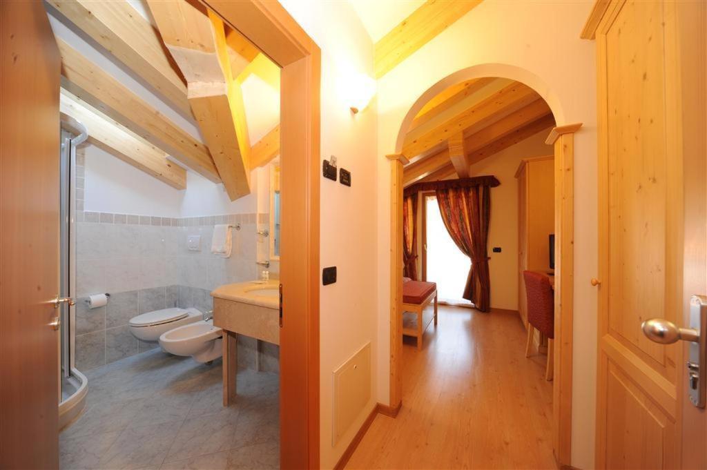 Hotel Canada Pinzolo Ruang foto