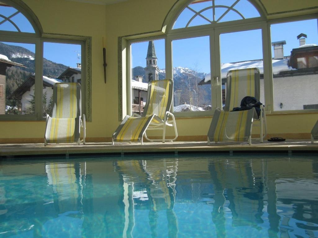 Hotel Canada Pinzolo Bagian luar foto