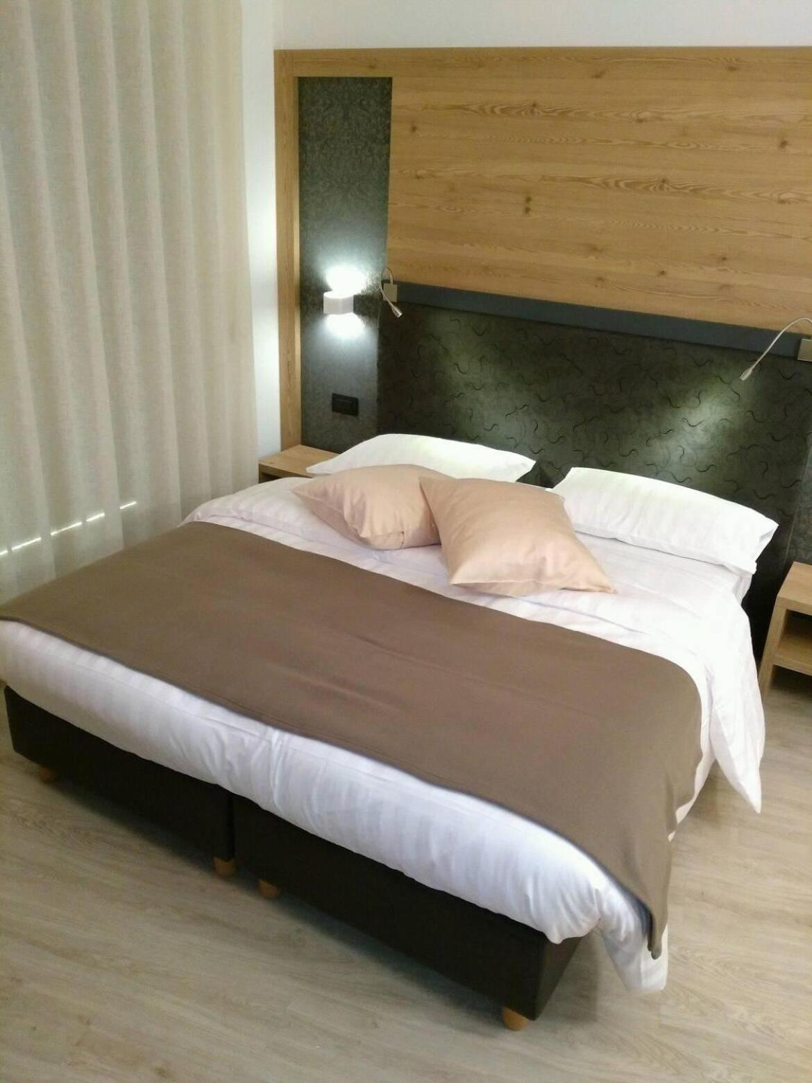 Hotel Canada Pinzolo Bagian luar foto
